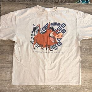 Walt Disney World Animal kingdom lion king Pumbaa vintage graphic t-shirt